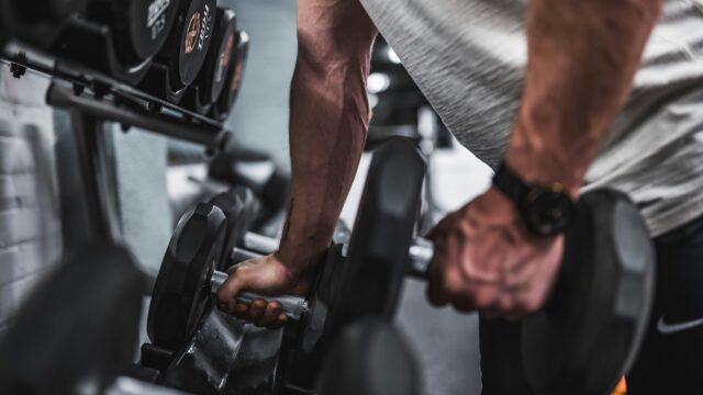 筋トレで同じ部位を毎日やっていい？理想の頻度と回復期間を徹底解説