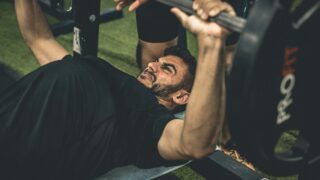 筋トレ初心者必見！胸と腕を同じ日に鍛えるときの正しい順番と注意点