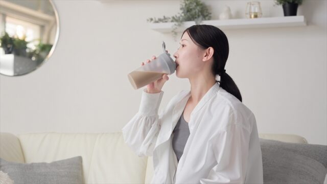 プロテインとEAAの違いは？筋トレ効果が変わる5つのポイントを徹底比較
