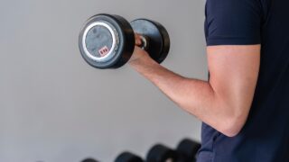 筋トレ初心者必見！ジムで腕を効率的に鍛えるための5つのポイント