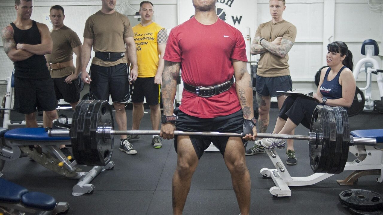 筋トレで理想の背中をつくる！ジムで実践できる効果的メニュー7選