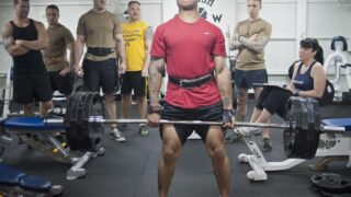 筋トレで理想の背中をつくる！ジムで実践できる効果的メニュー7選